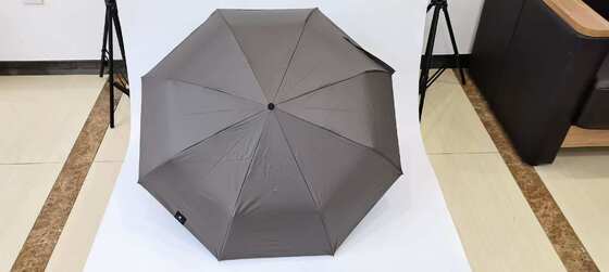 مظلة أوتوماتيكية مفتوحة بعصا بأضلاع من الألياف الزجاجية ونسيج بونجي 190T ووظيفة فتح وإغلاق أوتوماتيكية