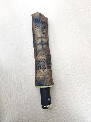 مظلة أمان مفتوحة / مغلقة تلقائيًا مضاءة بأضواء LED مع شريط عاكس للرؤية الليلية