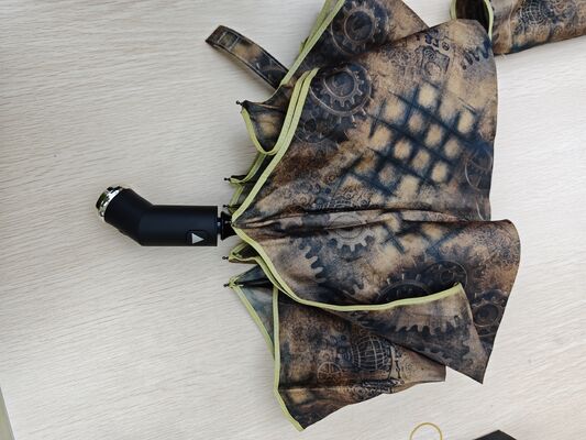 مظلة أمان مفتوحة / مغلقة تلقائيًا مضاءة بأضواء LED مع شريط عاكس للرؤية الليلية