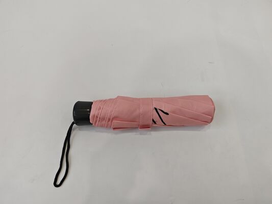 مظلة قابلة للطي يدوية الفتح والإغلاق مع مقبض مطاطي مريح وتصميم مدمج خفيف الوزن للسفر