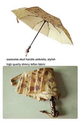 مظلة ضد الريح قابلة للطي بمقبض جمجمة تسلق للرجال